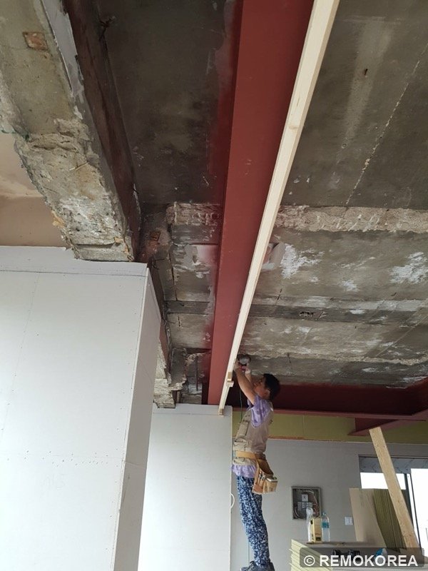 천장 철골 구조 보강 작업