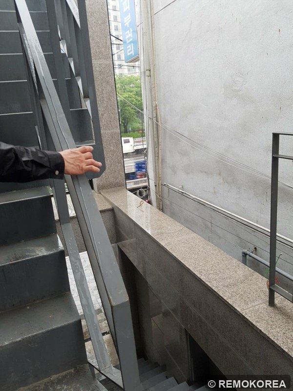 건물 외부 계단 및 구조물 철거