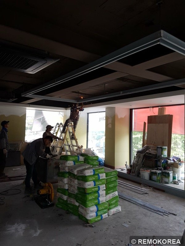 인테리어 자재 반입 및 천장 시공